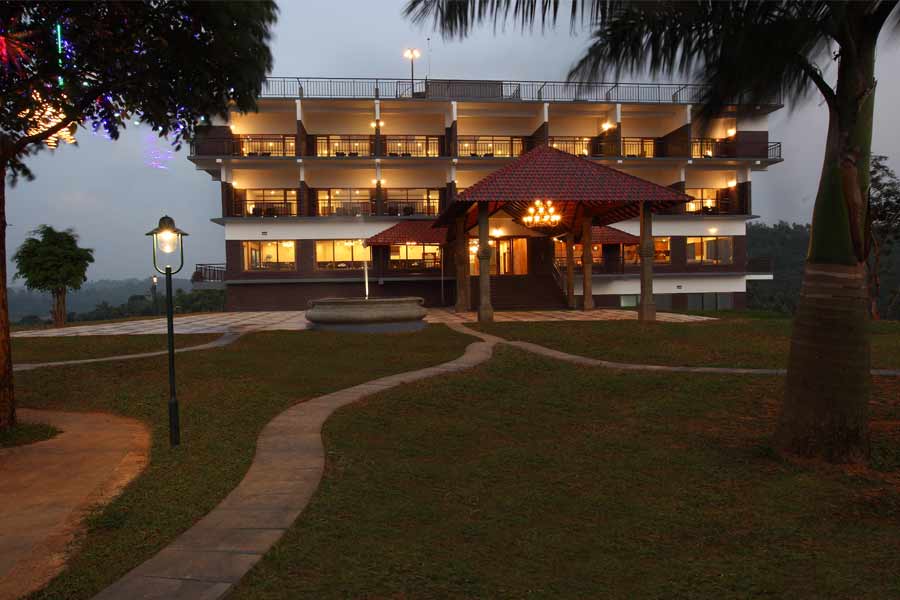 Evening-view-of-the-Luxury Resort Near Banasurasagar Dam
