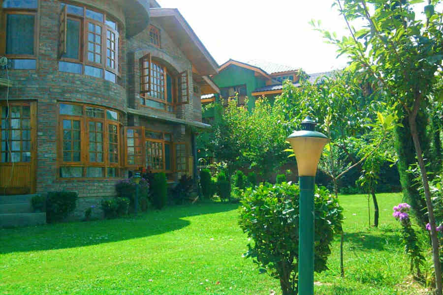 Lawns at the Boutique Villa In Srinagar