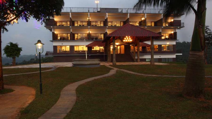 Night-view-of-the-Luxury Resort Near Banasurasagar Dam