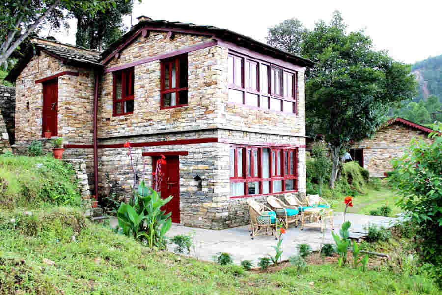 The Deodar Cottage at the Charming Traditional Resort Near Binsar