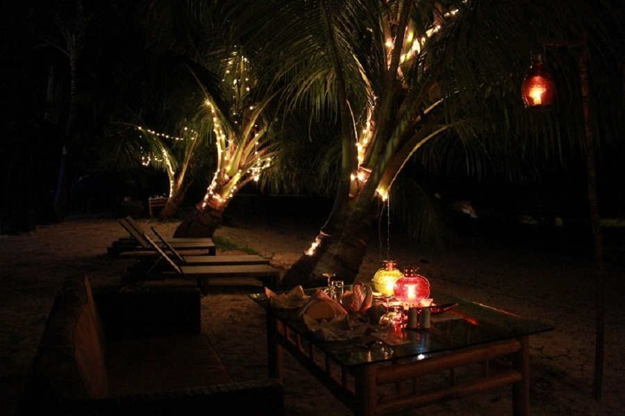 Candle-lit-dinner-at the Beautiful Beach Resort on Havelock Island